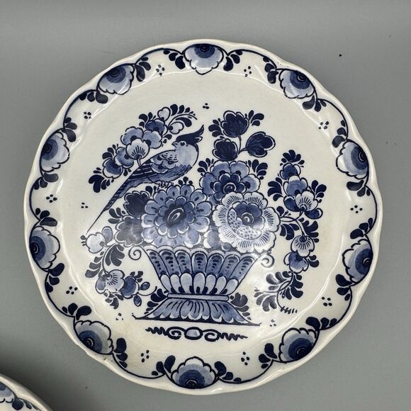 Vtg Pair Round Delft Blue Holland Wall Hangings Hand Painted Flowers Birds 1058 - Picture 5 of 9